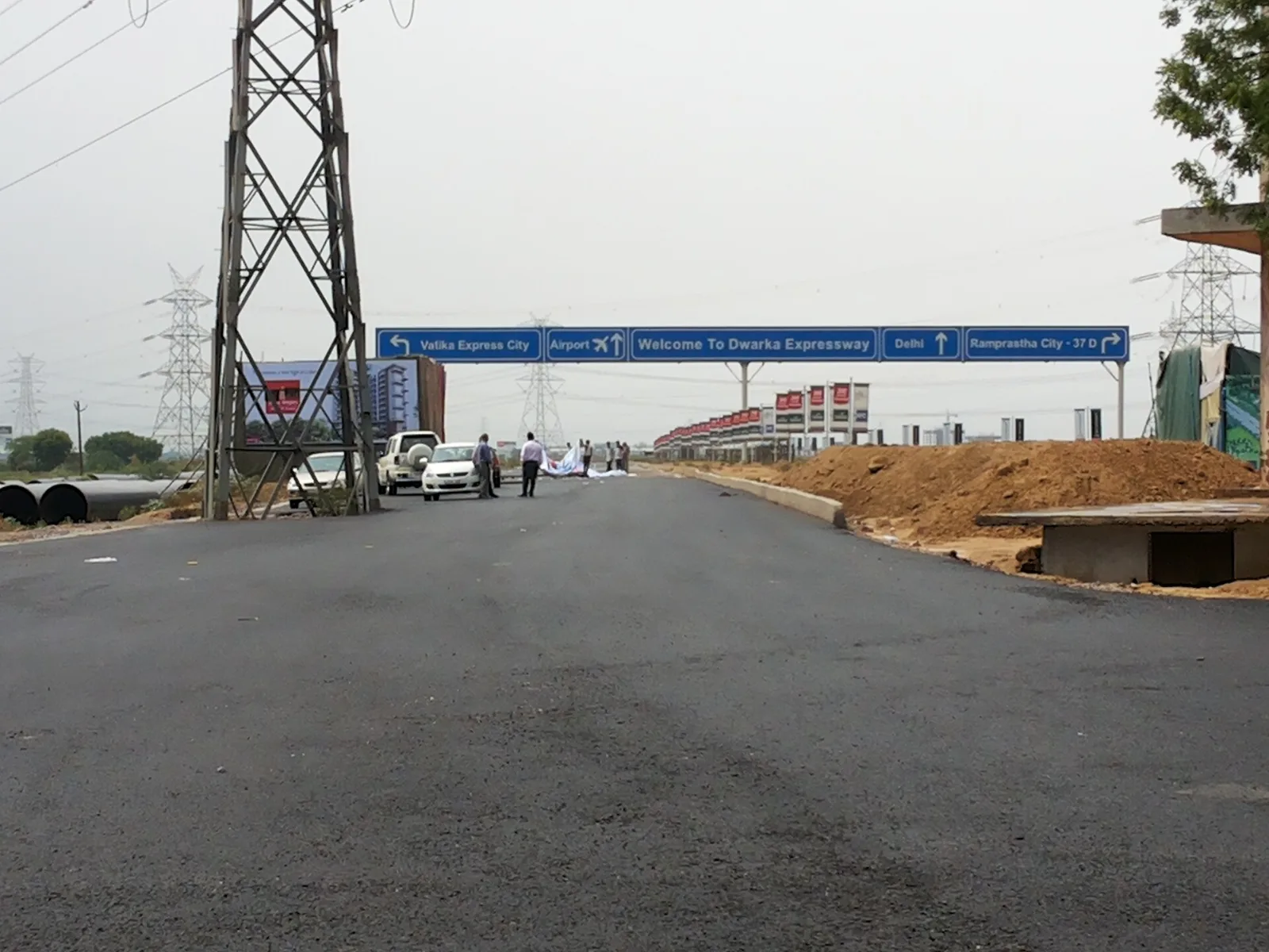 Dwarka Expressway vs Yamuna Expressway: A 27.6 km City Road Against a 165 km Corridor, Compared on Facts